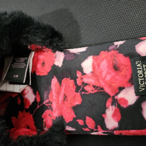 Victoria's Secret Red and Black Floral Slippers - Picture 4 of 6